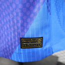Camiseta hombre Selección Brasil temporada 2025 2026 segunda equipación azul versión jugador auténtica con gráficos exclusivos calidad 1.1 oficial, Brasil 2025, Camiseta Brasil azul, Brasil Away Authentic 25/26, Camiseta visitante Brasil, Camiseta barata Brasil, Calidad 1.1 Brasil, Copa del Mundo 2026, Tienda Hincha Futbolero, Joga Bonito, Bloke Core Azul.