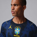 Camiseta Brasil segunda equipación 2026 2027 hombre azul versión jugador auténtica calidad 1.1 oficial Tienda Hincha Futbolero Brasil Player Away Jersey, Camiseta Brasil 2026, Brasil Player Version, Camiseta auténtica azul Brasil, Equipación Brasil jugador, Comprar jersey Brasil 2026 azul, Calidad 1.1 premium, CBF oficial, Jersey mundial 2026 auténtico, Ropa de fútbol Brasil Slim Fit.