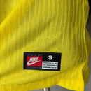 Camiseta de Brasil 1998 primera equipación retro versión jugador amarilla verdeamarela jersey auténtico Tienda Hincha Futbolero selección de Brasil Ronaldo Francia 98, Camiseta Brasil 1998 retro, Jersey Brasil del 98 original, Camiseta Brasil versión jugador clásica, Camiseta Brasil Ronaldo 98, Comprar equipación vintage Brasil, Calidad retro premium 1.1, Camiseta fútbol Brasil amarilla, Ropa urbana blockecore, Jersey de colección Canarinha.