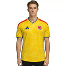 Camiseta Colombia primera equipación 2026 2027 hombre amarilla versión hincha calidad 1.1 premium Tienda Hincha Futbolero Colombia Home Jersey, Camiseta Colombia 2026, Colombia Home Jersey, Camiseta amarilla Colombia, Equipación Colombia hombre, Comprar camiseta Colombia 2026, Calidad 1.1 premium, FCF oficial 26/27, Camiseta tricolor, Ropa de fútbol Colombia.