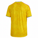 Camiseta Colombia primera equipación 2026 2027 hombre amarilla versión hincha calidad 1.1 premium Tienda Hincha Futbolero Colombia Home Jersey, Camiseta Colombia 2026, Colombia Home Jersey, Camiseta amarilla Colombia, Equipación Colombia hombre, Comprar camiseta Colombia 2026, Calidad 1.1 premium, FCF oficial 26/27, Camiseta tricolor, Ropa de fútbol Colombia.