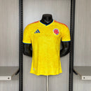 Camiseta Colombia primera equipación 2026 2027 versión jugador amarillo authentic 1.1 premium Tienda Hincha Futbolero Colombia Home Jersey Slim Fit, Camiseta Colombia 2026, Colombia Authentic Jersey, Camiseta Colombia jugador, Tricolor 26/27, Comprar camiseta Colombia profesional, Equipación Colombia 2026 hombre, Calidad 1.1 jugador, FCF Store, Jersey amarillo Colombia.