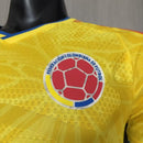 Camiseta Colombia primera equipación 2026 2027 versión jugador amarillo authentic 1.1 premium Tienda Hincha Futbolero Colombia Home Jersey Slim Fit, Camiseta Colombia 2026, Colombia Authentic Jersey, Camiseta Colombia jugador, Tricolor 26/27, Comprar camiseta Colombia profesional, Equipación Colombia 2026 hombre, Calidad 1.1 jugador, FCF Store, Jersey amarillo Colombia.