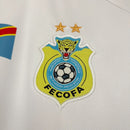 Camiseta hombre selección del Congo temporada 2026 2027 segunda equipación blanca detalles rojos y amarillos calidad 1.1 premium Tienda Hincha Futbolero. Congo 2026, Camiseta Congo 2027, Congo Soccer Jersey, Ropa África fútbol, Camiseta Congo blanca, Calidad 1.1 Congo, Diablos Rojos Congo, Tienda Hincha Futbolero, Congo Away Jersey 26/27 white.