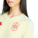Camiseta España femenina segunda equipación 2024 2025 mujer amarilla corte entallado vista frontal escudo oficial RFEF jersey fútbol femenino alternativo 24/25.