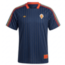 Camiseta de España 2026 2027 edición especial Terrace Icons para hombre azul marino de colección oficial vintage de la selección española Tienda Hincha Futbolero, Camiseta España 2026, Jersey España Terrace Icons, Camiseta azul marino de España 2027, Camiseta de España original hombre, Comprar camiseta de colección de España, Calidad premium España azul marino, Camiseta fútbol retro, Ropa urbana blockecore, Jersey de colección La Roja