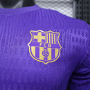 Camiseta FC Barcelona Entrenamiento 26/27 Versión Jugador - FC Barcelona, Barcelona, Barca, Camp Nou, Culés, Blaugrana, La Liga, Champions League, Spanish Football, Training Kit, Camiseta de Entrenamiento, Training Jersey, Versión Jugador, Player Version, Authentic, Púrpura, Purple, Rosa, Pink, Hombre, Men, Camiseta de Hombre, 2026, 2027, Tienda Hincha Futbolero, Futbol Mundial