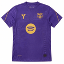 Camiseta FC Barcelona Entrenamiento 26/27 Versión Jugador - FC Barcelona, Barcelona, Barca, Camp Nou, Culés, Blaugrana, La Liga, Champions League, Spanish Football, Training Kit, Camiseta de Entrenamiento, Training Jersey, Versión Jugador, Player Version, Authentic, Púrpura, Purple, Rosa, Pink, Hombre, Men, Camiseta de Hombre, 2026, 2027, Tienda Hincha Futbolero, Futbol Mundial