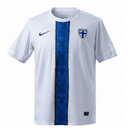Camiseta oficial de la selección de Finlandia primera equipación temporada 2025 2026 para hombre de Tienda Hincha Futbolero, Camiseta Finlandia, Finlandia 2025/26, Selección de Finlandia, Comprar camiseta Finlandia, Camiseta fútbol nórdico, Huuuhkajat, Ropa oficial Finlandia, Selección finlandesa fútbol, Camiseta internacional coleccionismo.