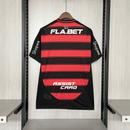 Camiseta hombre Flamengo temporada 2025 2026 primera equipación roja y negra bandas horizontales escudo bordado calidad 1.1 oficial con patrocinio, Flamengo 2025, Camiseta Flamengo roja negra, Manto Sagrado 2026, Camiseta local Flamengo, Camiseta barata Flamengo, Calidad 1.1 Flamengo, Fútbol Brasileño 2026, Tienda Hincha Futbolero, Mengão, Bloke Core Brasil.