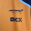 Camiseta hombre McLaren F1 Team temporada 2025 color naranja papaya logotipos patrocinadores oficiales calidad 1.1 premium. McLaren 2025, Camiseta McLaren naranja, Ropa Fórmula 1, Lando Norris 2025, Camiseta Piastri, Calidad 1.1 F1, Papaya Orange, Tienda Hincha Futbolero, McLaren Orange Tee 2025.