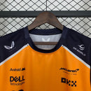 Camiseta hombre McLaren F1 Team temporada 2025 color naranja papaya logotipos patrocinadores oficiales calidad 1.1 premium. McLaren 2025, Camiseta McLaren naranja, Ropa Fórmula 1, Lando Norris 2025, Camiseta Piastri, Calidad 1.1 F1, Papaya Orange, Tienda Hincha Futbolero, McLaren Orange Tee 2025.