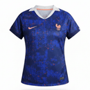 Camiseta mujer selección de Francia temporada 2026 2027 primera equipación azul escudo gallo bordado calidad 1.1 oficial, Francia 2026, Camiseta Francia mujer, Mundial 2026, Camiseta Les Bleus, Camiseta barata Francia, Calidad 1.1 Francia, France Home 26/27, Tienda Hincha Futbolero, Bloke Core Mujer.