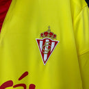 Camiseta hombre Sporting de Gijón temporada 2015 2016 segunda equipación amarilla detalles rojos retro calidad 1.1 premium Tienda Hincha Futbolero. Sporting Gijon 2015, Sporting Gijon 2016, Camiseta Sporting amarilla, Ropa Gijon retro, Camiseta Sporting visitante, Calidad 1.1 Gijon, El Molinon Retro, Tienda Hincha Futbolero, Gijon Retro Jersey 15/16.