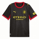 Girona FC, Girona, Montilivi, Blanquivermells, Segunda Equipación, Away Kit, Camiseta Negra, Girona 26/27, Tienda Hincha Futbolero, Fútbol, La Liga, Coleccionismo, Ropa Exclusiva, Camiseta Oficial