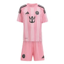 Conjunto infantil primera equipación Inter Miami CF camiseta y pantalón rosa temporada 2025 2026 calidad 1.1 oficial, Inter Miami infantil 2025, Conjunto niño Miami rosa, Ropa Inter Miami niños Messi, Equipación Miami junior 25/26, Calidad 1.1 infantil, Tienda Hincha Futbolero, Regalo niño Inter Miami fútbol, Camiseta rosa Miami niño, Inter Miami Kids Home Kit.