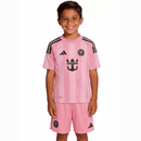 Conjunto infantil primera equipación Inter Miami CF camiseta y pantalón rosa temporada 2025 2026 calidad 1.1 oficial, Inter Miami infantil 2025, Conjunto niño Miami rosa, Ropa Inter Miami niños Messi, Equipación Miami junior 25/26, Calidad 1.1 infantil, Tienda Hincha Futbolero, Regalo niño Inter Miami fútbol, Camiseta rosa Miami niño, Inter Miami Kids Home Kit.