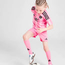 Conjunto infantil primera equipación Inter Miami CF camiseta y pantalón rosa temporada 2025 2026 calidad 1.1 oficial, Inter Miami infantil 2025, Conjunto niño Miami rosa, Ropa Inter Miami niños Messi, Equipación Miami junior 25/26, Calidad 1.1 infantil, Tienda Hincha Futbolero, Regalo niño Inter Miami fútbol, Camiseta rosa Miami niño, Inter Miami Kids Home Kit.
