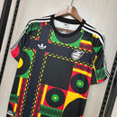 Camiseta hombre selección Jamaica entrenamiento negra colores reggae temporada 2026 2027 calidad 1.1 premium Tienda Hincha Futbolero. Jamaica 2026, Entrenamiento Jamaica negra, Camiseta Jamaica reggae, Ropa Jamaica fútbol, Camiseta Reggae Boyz, Calidad 1.1 Jamaica, Mundial 2026 Jamaica, Tienda Hincha Futbolero, Jamaica Training Jersey 26/27.