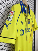 Camiseta hombre UD Las Palmas temporada 1997 1998 primera equipación amarilla detalles azul real retro calidad 1.1 premium Tienda Hincha Futbolero. Las Palmas 1997, Las Palmas 1998, Camiseta Las Palmas retro, Ropa Las Palmas clásica, Camiseta Las Palmas amarilla, Calidad 1.1 Las Palmas, UD Las Palmas Jersey, Tienda Hincha Futbolero, Las Palmas Retro Jersey 97/98.