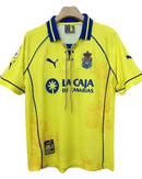 Camiseta hombre UD Las Palmas temporada 1997 1998 primera equipación amarilla detalles azul real retro calidad 1.1 premium Tienda Hincha Futbolero. Las Palmas 1997, Las Palmas 1998, Camiseta Las Palmas retro, Ropa Las Palmas clásica, Camiseta Las Palmas amarilla, Calidad 1.1 Las Palmas, UD Las Palmas Jersey, Tienda Hincha Futbolero, Las Palmas Retro Jersey 97/98.