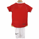 Conjunto infantil retro Manchester United 2006 2007 primera equipación roja y pantalón blanco calidad 1.1 premium época Cristiano Ronaldo oficial,Manchester United infantil retro, Conjunto niño United 2007 rojo, Ropa Manchester United niños retro, Equipación United junior 06/07, Calidad 1.1 infantil, Tienda Hincha Futbolero, Regalo niño Manchester United fútbol, Camiseta roja United niño retro, United Kids Retro 2006.