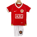 Conjunto infantil retro Manchester United 2006 2007 primera equipación roja y pantalón blanco calidad 1.1 premium época Cristiano Ronaldo oficial,Manchester United infantil retro, Conjunto niño United 2007 rojo, Ropa Manchester United niños retro, Equipación United junior 06/07, Calidad 1.1 infantil, Tienda Hincha Futbolero, Regalo niño Manchester United fútbol, Camiseta roja United niño retro, United Kids Retro 2006.
