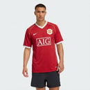 Manchester United 2006 retro, Camiseta United vintage, Jersey Man Utd 06/07, Camiseta CR7 Manchester United, Manchester United shirt retro, Ropa fútbol vintage, Camiseta retro barata, Calidad 1.1 retro, Regalo fútbol hombre, Tienda Hincha Futbolero.