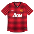 Camiseta Manchester United Primera Equipación 2012/13 Hombre Retro Oficial - Manchester United, Man United, Red Devils, Old Trafford, Premier League, Sir Alex Ferguson, Robin van Persie, RVP, Wayne Rooney, Ryan Giggs, Paul Scholes, David de Gea, 2012, 2013, Retro, Vintage, Camiseta Clásica, Primera Equipación, Home Kit, Roja, Red, Nike, AON, Hombre, Men, Camiseta de Hombre, Tienda Hincha Futbolero, Fútbol Inglés