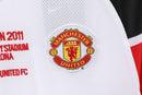 Camiseta retro hombre Manchester United temporada 2010 2011 segunda equipación blanca manga larga calidad 1.1 premium oficial red devils. Manchester United 2010, Camiseta Manchester United manga larga, Camiseta Rooney 2011, Ropa Manchester United barata, Camisetas retro Premier League, Calidad 1.1 Man Utd, Tienda Hincha Futbolero, Manchester United White Retro Jersey.