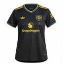 Camiseta mujer Manchester United tercera equipación negra y amarilla temporada 2025 2026 calidad 1.1 oficial, Manchester United 2026, Camiseta United mujer, United Third Kit mujer, Ropa barata Manchester United, Calidad 1.1 Red Devils, Moda femenina deportiva, Tienda Hincha Futbolero, GGMU, Bloke Core mujer, Camisetas de fútbol 2026.