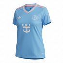 Camiseta mujer Inter de Miami temporada 2025 2026 tercera equipación color azul diseño moderno escudo bordado calidad 1.1 oficial, Inter Miami 2025, Camiseta Miami mujer, Inter Miami 2026, Camiseta Miami azul, Camiseta barata Miami, Calidad 1.1 Miami, MLS 2026, Tienda Hincha Futbolero, Bloke Core Mujer, Miami Vice Style.