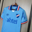 Camiseta hombre Club Nacional de Football Uruguay temporada 2026 2027 cuarta equipación azul escudo bordado calidad 1.1 oficial, Nacional Uruguay 2026, Camiseta Nacional azul, Nacional 2027, El Bolso, Camiseta tricolor, Calidad 1.1 Nacional, Nacional de Montevideo, Tienda Hincha Futbolero, Nacional Uruguay Fourth Jersey.