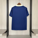 Camiseta polo hombre portero Adidas oficial azul detalles blancos fútbol técnica transpirable guardameta entrenamiento estilo retro.