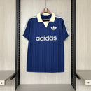 Camiseta polo hombre portero Adidas oficial azul detalles blancos fútbol técnica transpirable guardameta entrenamiento estilo retro.