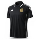 Chomba polo hombre Selección Argentina temporada 2026 2027 color negro oficial viaje 3 estrellas fútbol elegante urbana negra.