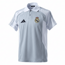 Polo hombre Real Madrid temporada 2025 2026 oficial gris y blanco camiseta de paseo técnica transpirable elegante fútbol madridista viaje Bernabéu.