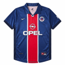 Camiseta PSG Primera Equipación 1998/99 Hombre Retro - PSG, Paris Saint Germain, Paris, Parc des Princes, Ligue 1, French Football, Nike, Okocha, Jay-Jay Okocha, Simone, Marco Simone, 1998, 1999, Retro, Vintage, Camiseta Clásica, Primera Equipación, Home Kit, Azul, Blue, Opel, Hombre, Men, Camiseta de Hombre, Tienda Hincha Futbolero, Fútbol Francés