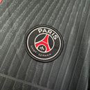 Camiseta hombre PSG temporada 2025 2026 cuarta equipación negra calidad 1.1 premium oficial paris saint germain. PSG 2025, Camiseta PSG negra, PSG Fourth Jersey, Ropa PSG barata, Equipación París 25/26, Calidad 1.1 PSG, Ligue 1 Gear, Tienda Hincha Futbolero, Camiseta Negra PSG.
