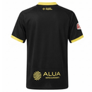 Camiseta RCD Mallorca Segunda Equipación 26/27 Hombre - RCD Mallorca, Mallorca, Bermellones, Son Moix, Palma de Mallorca, Islas Baleares, La Liga, Spanish Football, Camiseta Oficial, Segunda Equipacion, Away Kit, Hombre, Men, Camiseta de Hombre, Negro, Black, Amarillo, Yellow, 2026, 2027, Tienda Hincha Futbolero, Futbol Espanol