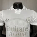 Camiseta Real Madrid Cumpleaños 26/27 Versión Jugador Blanca - TIENDA HINCHA FUTBOLERO