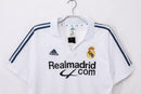 Camiseta oficial del Real Madrid primera equipación temporada 2001 2002 blanca retro para hombre de Tienda Hincha Futbolero, Camiseta Real Madrid retro, Real Madrid 01/02, Ropa Real Madrid vintage, Comprar camiseta Real Madrid blanca, La Novena, Zinedine Zidane Madrid, Galácticos, Madridistas, Merengues, Camisetas fútbol retro, Retro Real Madrid 2002, Historia Real Madrid, Colección Madrid.