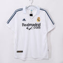 Camiseta oficial del Real Madrid primera equipación temporada 2001 2002 blanca retro para hombre de Tienda Hincha Futbolero, Camiseta Real Madrid retro, Real Madrid 01/02, Ropa Real Madrid vintage, Comprar camiseta Real Madrid blanca, La Novena, Zinedine Zidane Madrid, Galácticos, Madridistas, Merengues, Camisetas fútbol retro, Retro Real Madrid 2002, Historia Real Madrid, Colección Madrid.