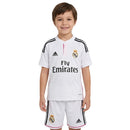 Conjunto infantil retro Real Madrid 2014 2015 primera equipación blanco calidad 1.1 premium época Cristiano Ronaldo e James Rodríguez oficial, Real Madrid infantil retro, Conjunto niño Madrid 2014 blanco, Ropa Real Madrid niños retro, Equipación Madrid junior 14/15, Calidad 1.1 infantil, Tienda Hincha Futbolero, Regalo niño Real Madrid fútbol, Camiseta blanca Madrid niño retro, Madrid Kids Retro Home Kit.