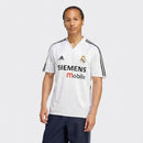 Camiseta oficial del Real Madrid primera equipación temporada 2004 2005 blanca retro para hombre de Tienda Hincha Futbolero, Camiseta Real Madrid retro, Real Madrid 04/05, Ropa Real Madrid vintage, Comprar camiseta Real Madrid blanca, Galácticos, Zidane, Beckham, Ronaldo Fenômeno, Madridistas, Merengues, Camisetas fútbol retro, Retro Real Madrid 2005, Historia Real Madrid, Colección Madrid.