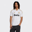 Camiseta oficial del Real Madrid primera equipación temporada 2011 2012 blanca retro para hombre de Tienda Hincha Futbolero, Camiseta Real Madrid retro, Real Madrid 11/12, Ropa Real Madrid vintage, Comprar camiseta Real Madrid blanca, Cristiano Ronaldo Madrid, Liga 100 puntos, Madridistas, Merengues, Camisetas fútbol retro, Retro Real Madrid 2012, Historia Real Madrid, Colección Madrid.