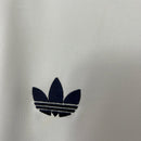 Camiseta hombre Real Madrid temporada 1984 1985 primera equipación blanca cuello polo retro calidad 1.1 premium Quinta del Buitre Tienda Hincha Futbolero. Real Madrid 1984, Real Madrid 1985, Camiseta Madrid blanca, Ropa Real Madrid retro, Camiseta Madrid 80s, Calidad 1.1 Madrid, Butragueño 85, Tienda Hincha Futbolero, Real Madrid Retro Jersey 84/85.