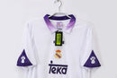 Camiseta oficial del Real Madrid primera equipación temporada 1997 1998 blanca retro para hombre de Tienda Hincha Futbolero, diseño histórico de la Séptima, Camiseta Real Madrid retro, Real Madrid 97/98, Ropa Real Madrid vintage, Comprar camiseta Madrid blanca, Los Blancos, Champions League, Camisetas fútbol retro, Retro Real Madrid 1998, Historia Real Madrid, Colección Madrid, La Liga.