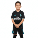 Conjunto infantil retro Real Madrid 2017 2018 segunda equipación negra con detalles turquesa calidad 1.1 premium época Cristiano Ronaldo la decimotercera Champions oficial, Real Madrid infantil retro, Conjunto niño Madrid 2017 negro, Ropa Real Madrid niños retro, Equipación Madrid junior 17/18, Calidad 1.1 infantil, Tienda Hincha Futbolero, Regalo niño Real Madrid fútbol, Camiseta negra y azul Madrid niño retro, Madrid Kids Retro 2017.