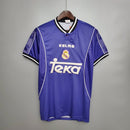 Camiseta oficial del Real Madrid segunda equipación temporada 1997 1998 retro para hombre de Tienda Hincha Futbolero, Camiseta Real Madrid retro, Real Madrid 97/98, Ropa Real Madrid vintage, Comprar camiseta Real Madrid histórica, La Séptima, Raúl González, Madridistas, Merengues, Camisetas fútbol retro, Retro Real Madrid 1998, Historia Real Madrid, Colección Madrid.